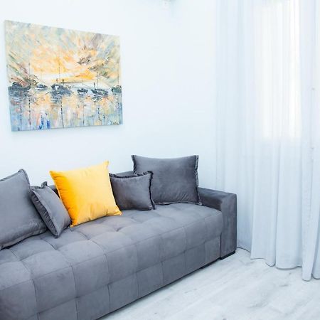 Sunny And Minimal Apt In Glyfada With 3 Bdrm Афины Экстерьер фото