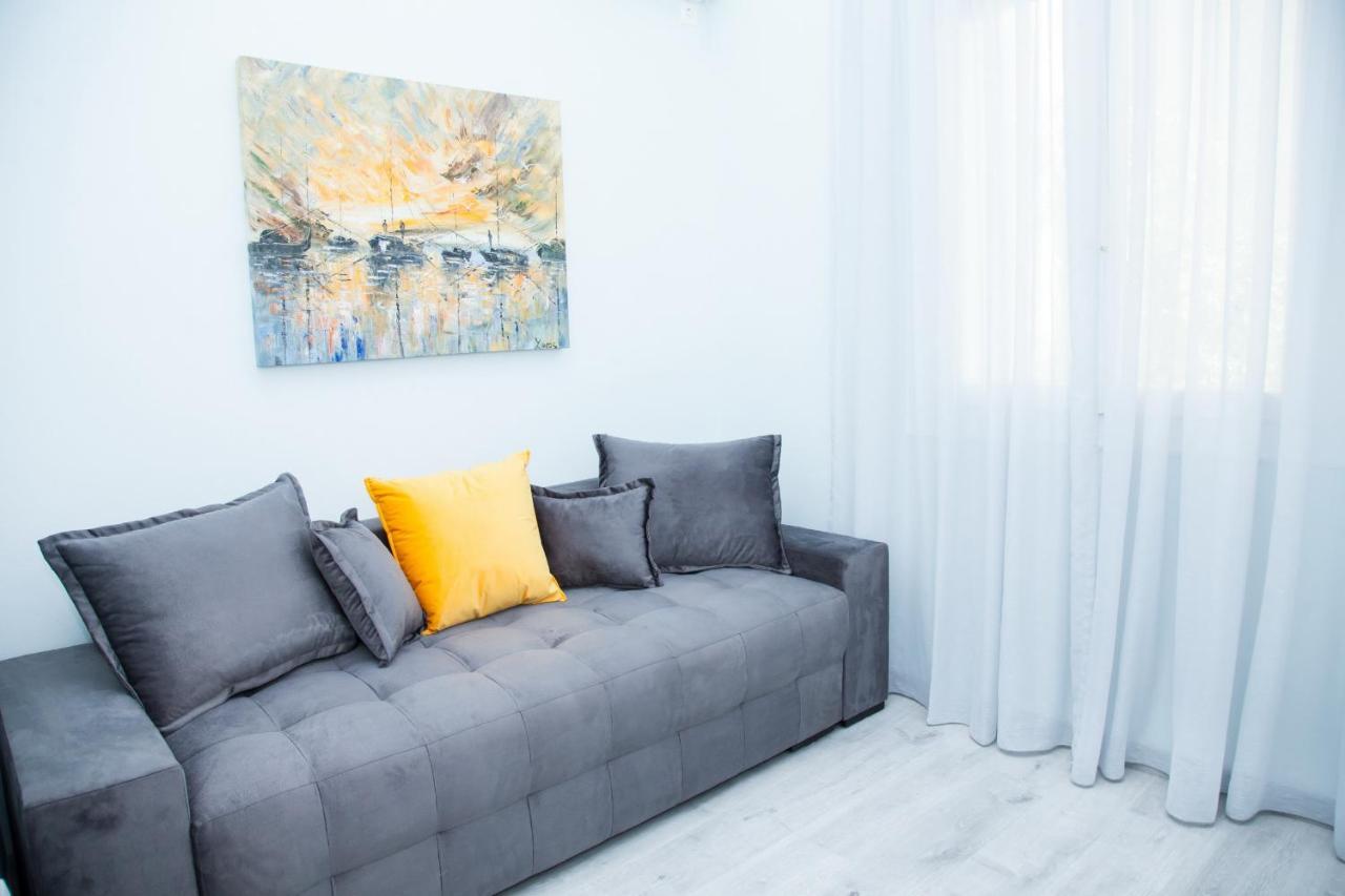 Sunny And Minimal Apt In Glyfada With 3 Bdrm Афины Экстерьер фото