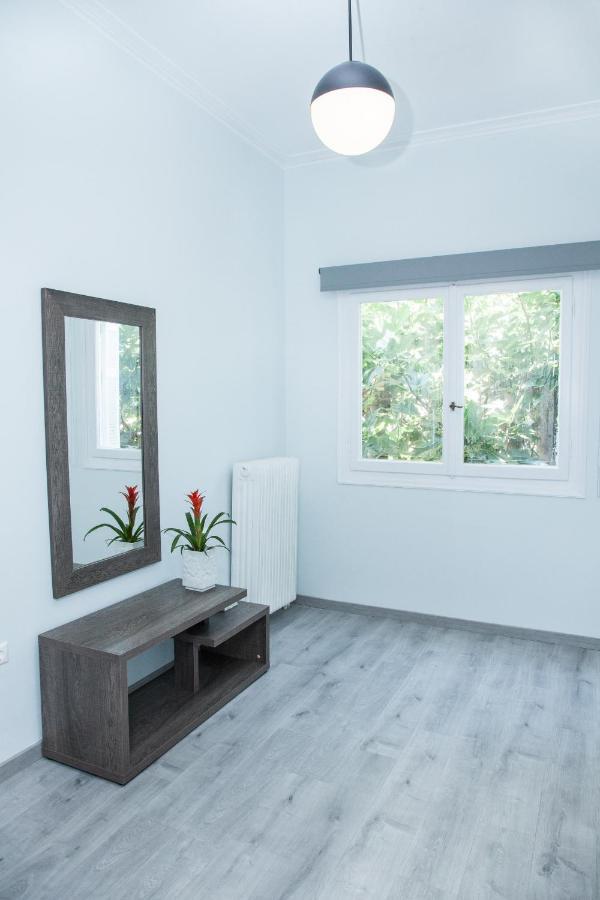 Sunny And Minimal Apt In Glyfada With 3 Bdrm Афины Экстерьер фото